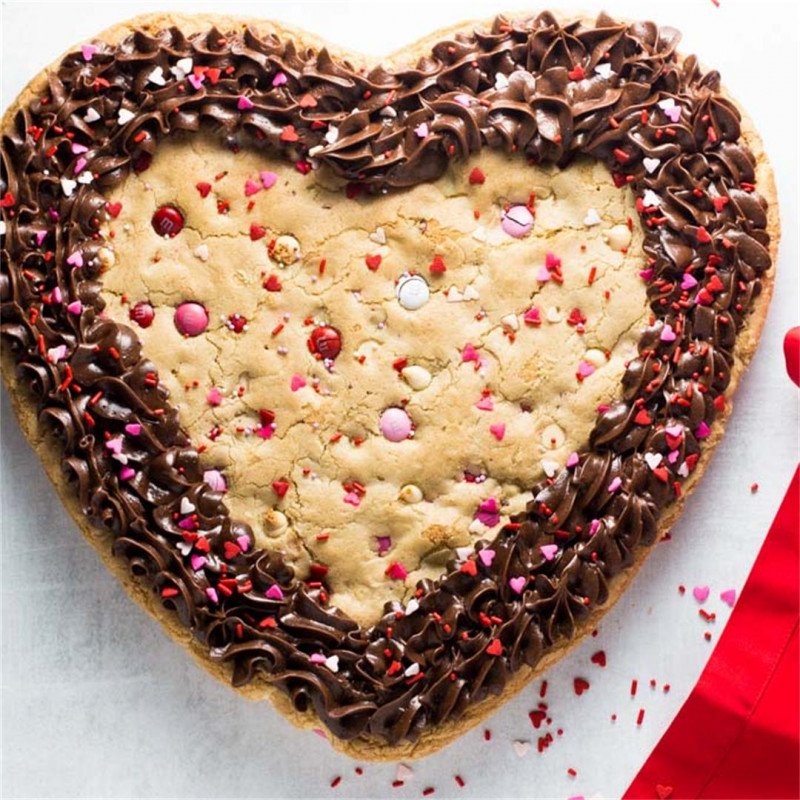 https://bbsuperimport.com/24622-thickbox_default/heart-giant-cookie-pan.jpg